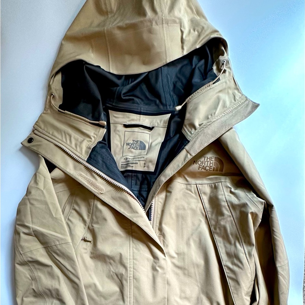 Like new North Face Future Light Women’s rain jacket